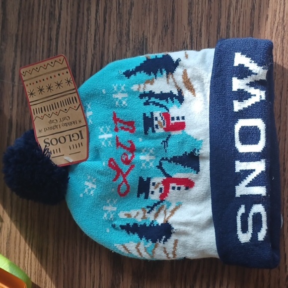 IGLOOS Holiday lighted cuff cap. - Picture 1 of 4